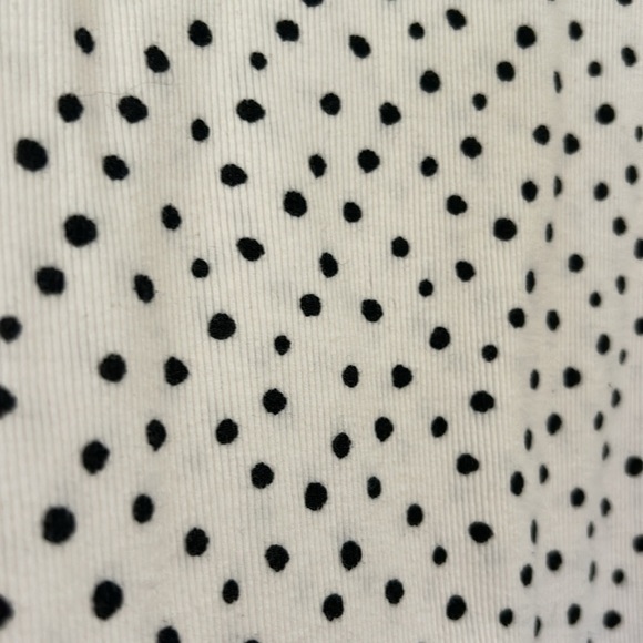 Women's Soft Cream Scoop Neck Black Polka Dot Top Slim Fit Ribbed Medium NEW! - Picture 4 of 7